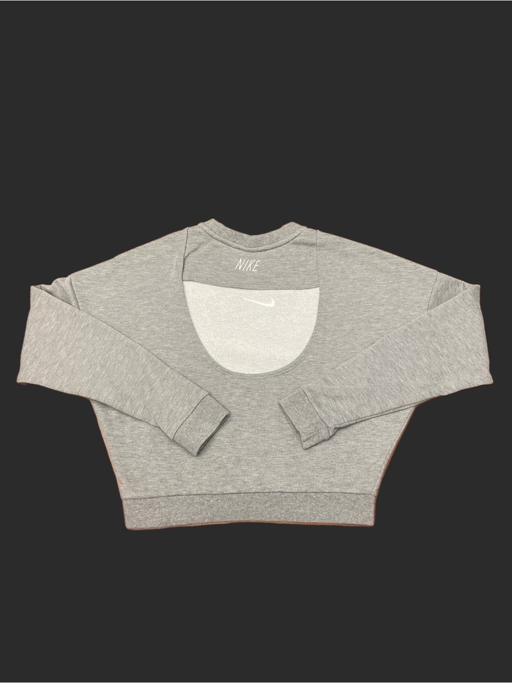 Nike Dri-Fit Backless Cutout
Cropped Sweatshirt
Embroidered Logo Heather
Gray- S